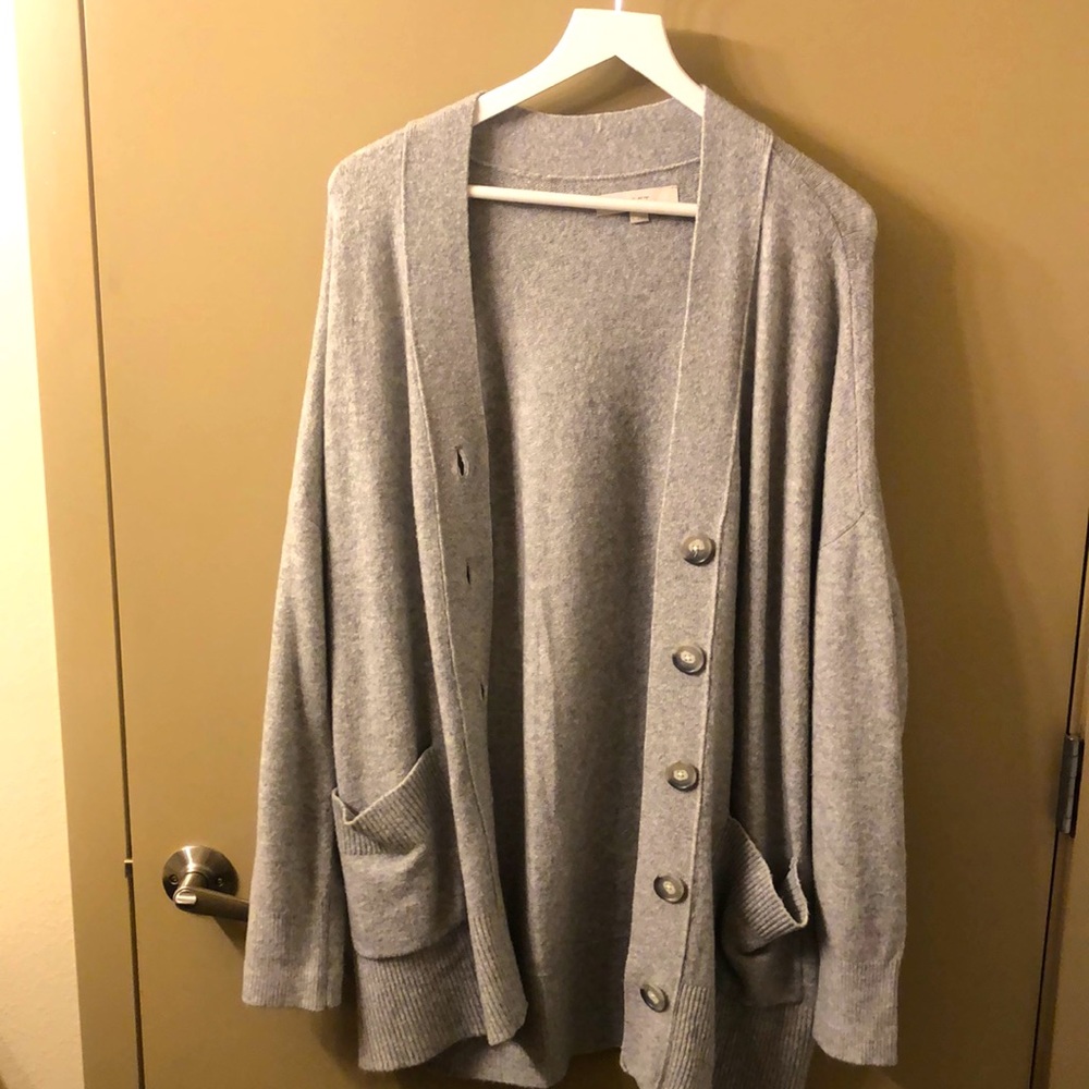 Super soft Gray Loft button up cardigan, long length. Only worn once. Size L